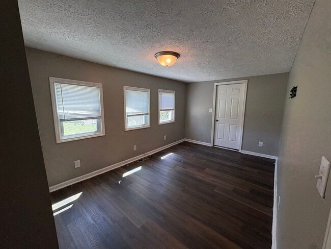 Building Photo - 101 Bens Way