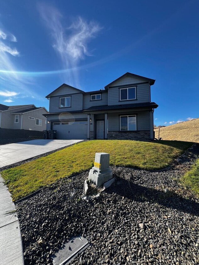 Primary Photo - Non-Refundable & Security Deposit Total: $2395.00