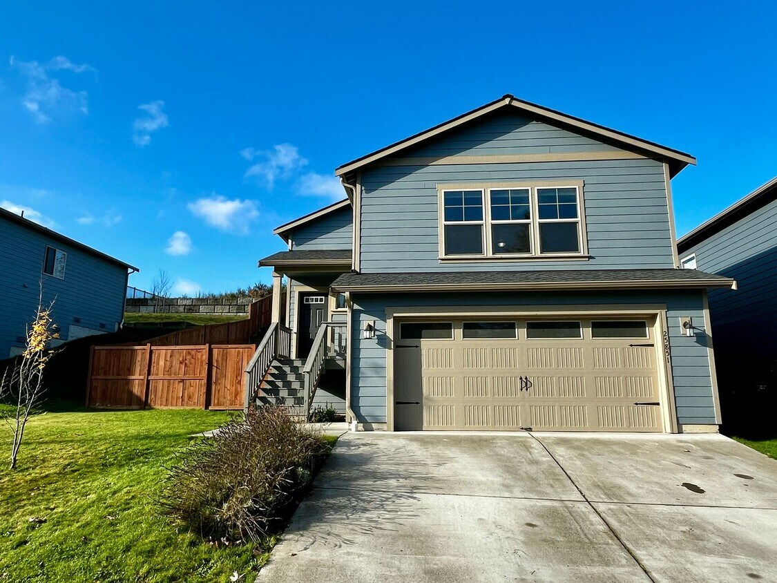 Newer 3 Bed Home Next to High School and C... House Rental in