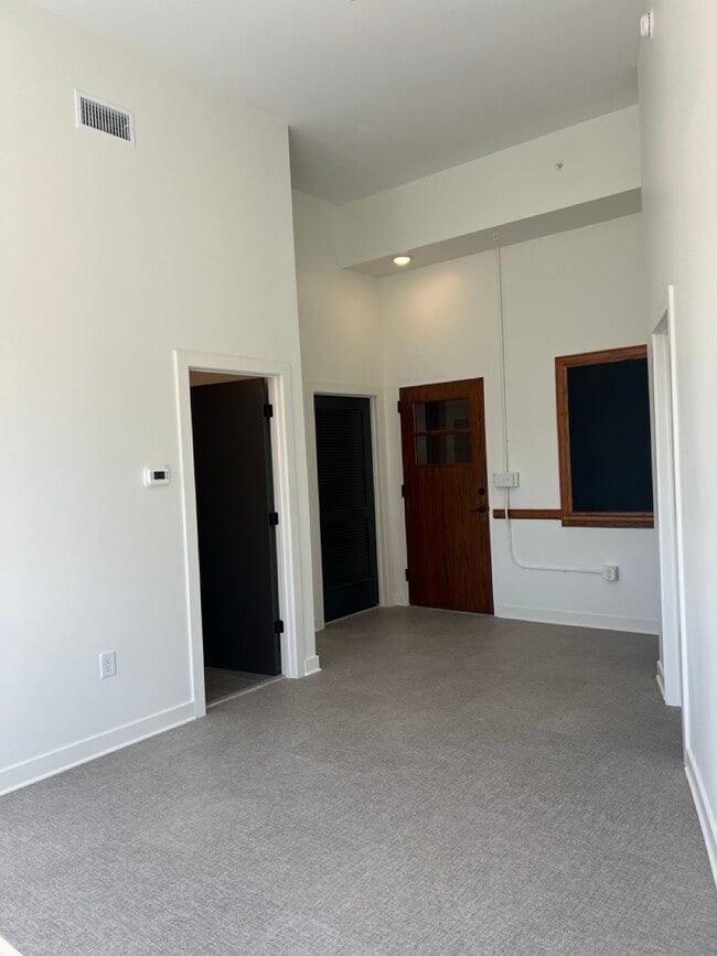 Building Photo - PULASKI LOFTS