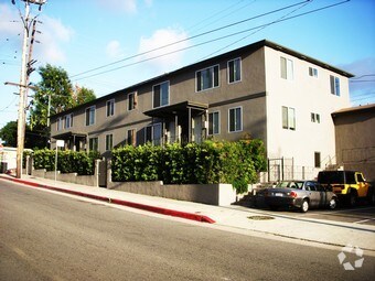 Building Photo - 3804 Clinton St