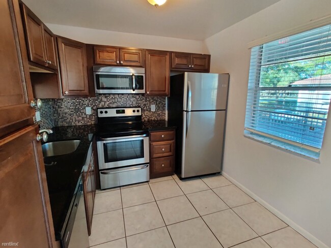 Building Photo - 8770 Royal Palm Blvd