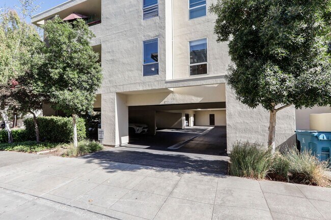 Building Photo - 1 Bed / 1 Bath Palo Alto condo near Stanfo...