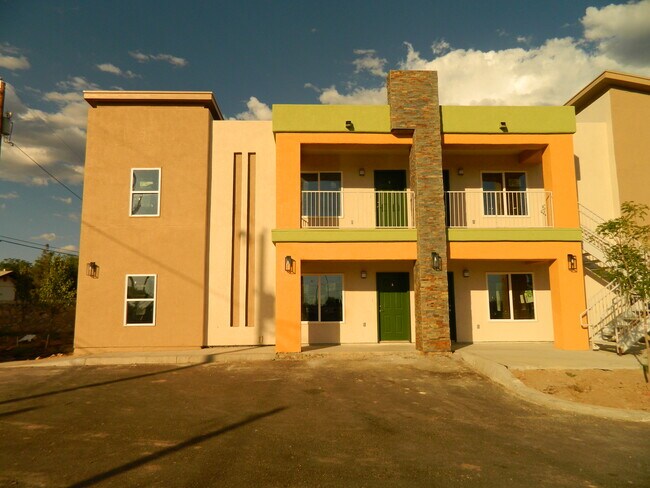 Building Photo - 235 Hillview Ave