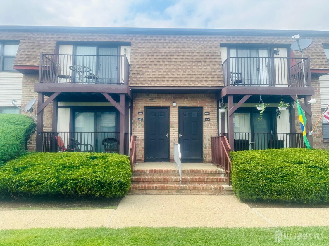 Primary Photo - 606 N Oaks Blvd