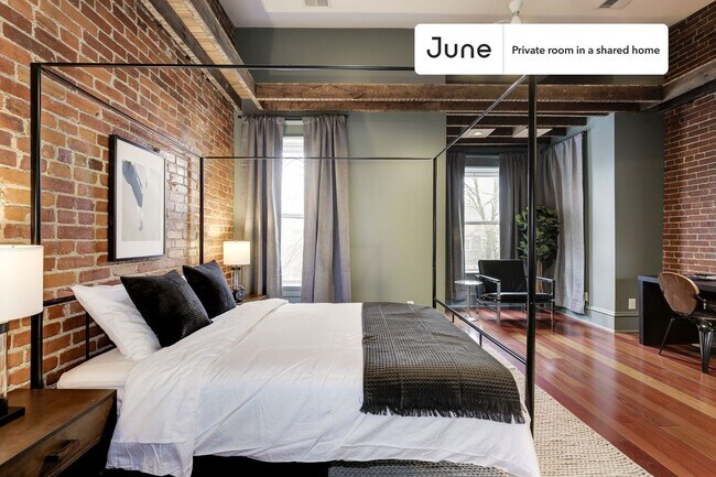 Foto del edificio - Private bedroom in 4 bed/3 bath Home