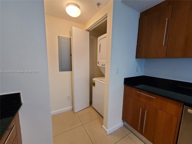 Building Photo - 335 S Biscayne Blvd