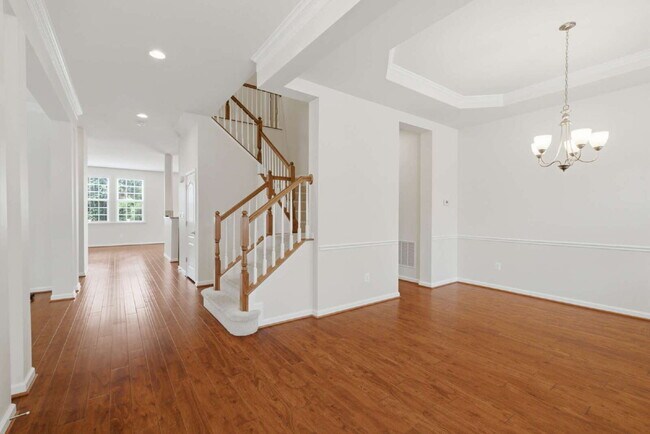 Foto del edificio - Sophisticated Colonial Offering Refined Finishes, Gourmet Kitchen & Spacious Floor Plan