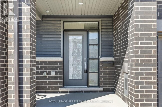 Building Photo - 826 Dynasty St