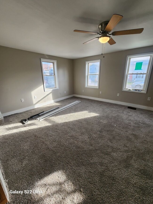 Building Photo - 3 Bedroom single family house