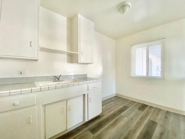 Foto del edificio - 1760 Henderson Ave