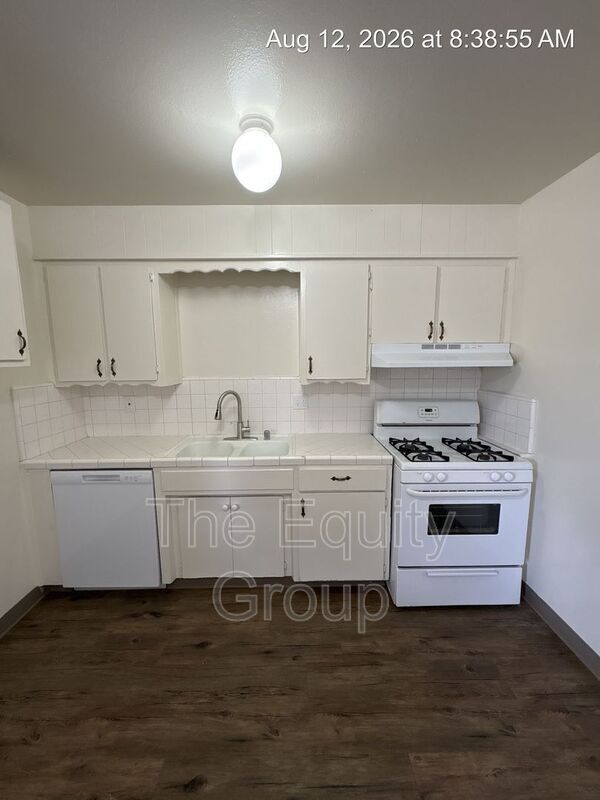 Building Photo - 801 S Conyer St