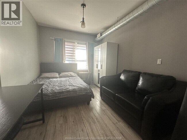 Photo du bâtiment - 1478 Wyandotte St E