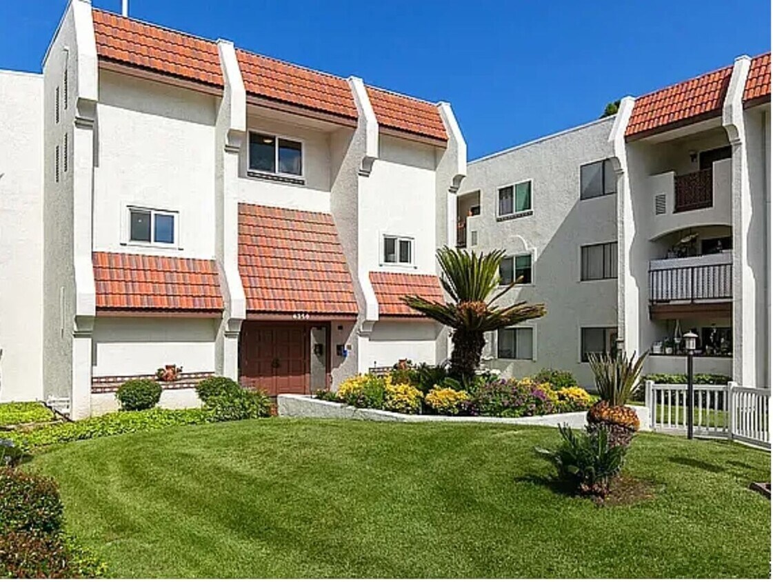 Foto principal - GENESEE - Regency Villas 1 BR Condo, 62+ C...