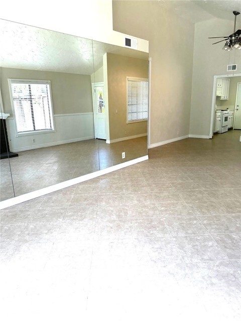 Foto del edificio - 21195 Country Farm Ln
