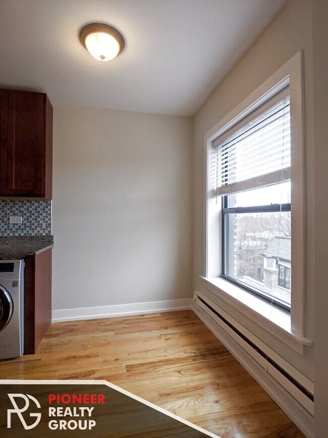 Foto del edificio - 556 W Arlington Pl