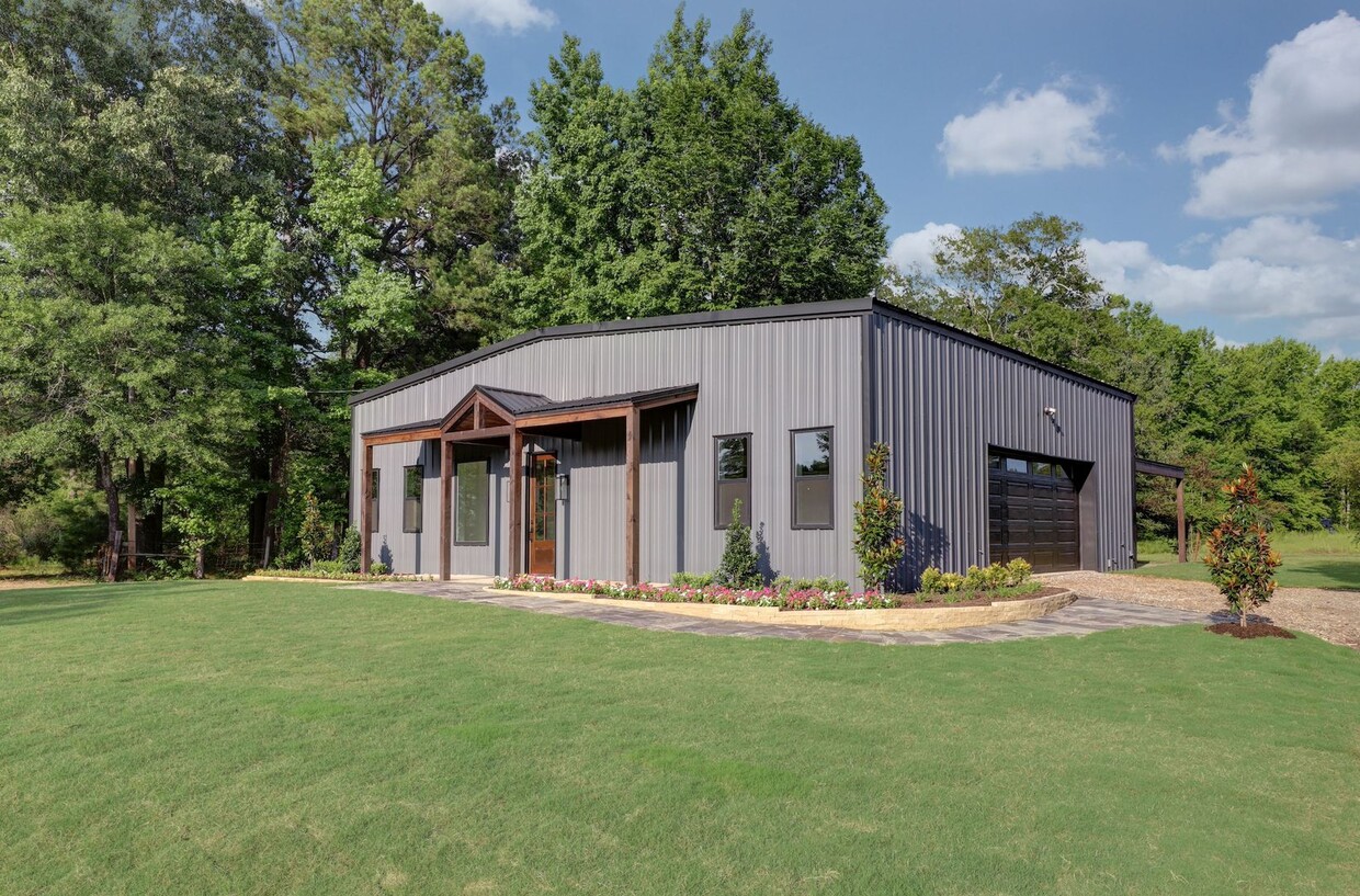 Primary Photo - 3 Bedroom 3 Bathroom Barndominium