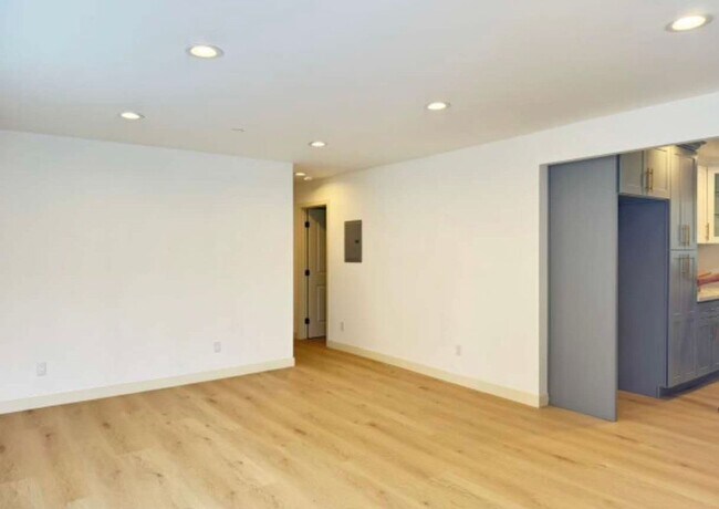 Foto del edificio - 3221 Evelyn Ave