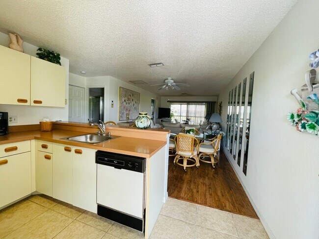Foto del edificio - 25100 Sandhill Blvd