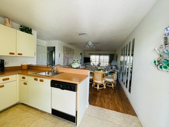 Building Photo - 25100 Sandhill Blvd