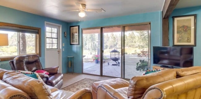 Foto del edificio - 880 Rockcrest Dr