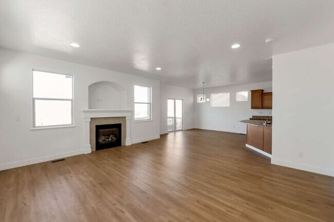 Foto del edificio - Beautifully Updated 3-Bedroom Home Near Traverse Mountain with Stunning Point of the Mountain Views!
