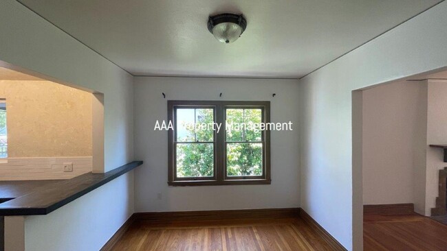 Building Photo - Martinez Beautiful large 2 bedroom 1 bath ...