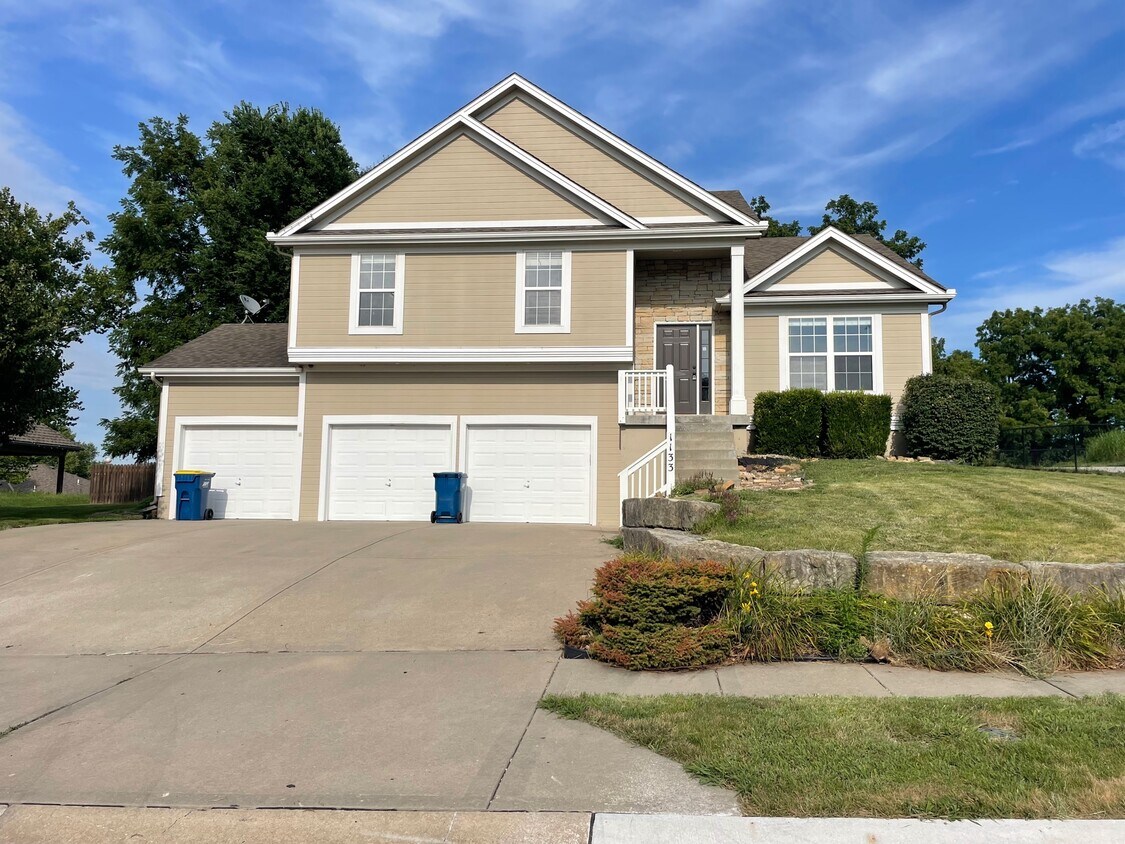 1133 Aspen Dr, Liberty, MO 64068 House Rental in Liberty, MO