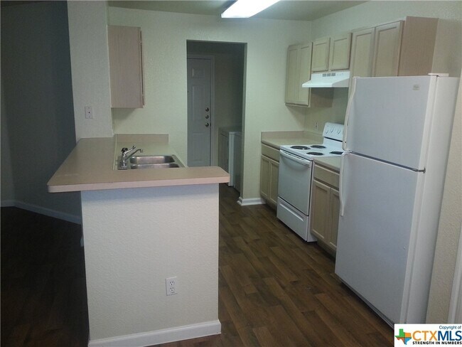 Building Photo - 899 Sagewood Trail