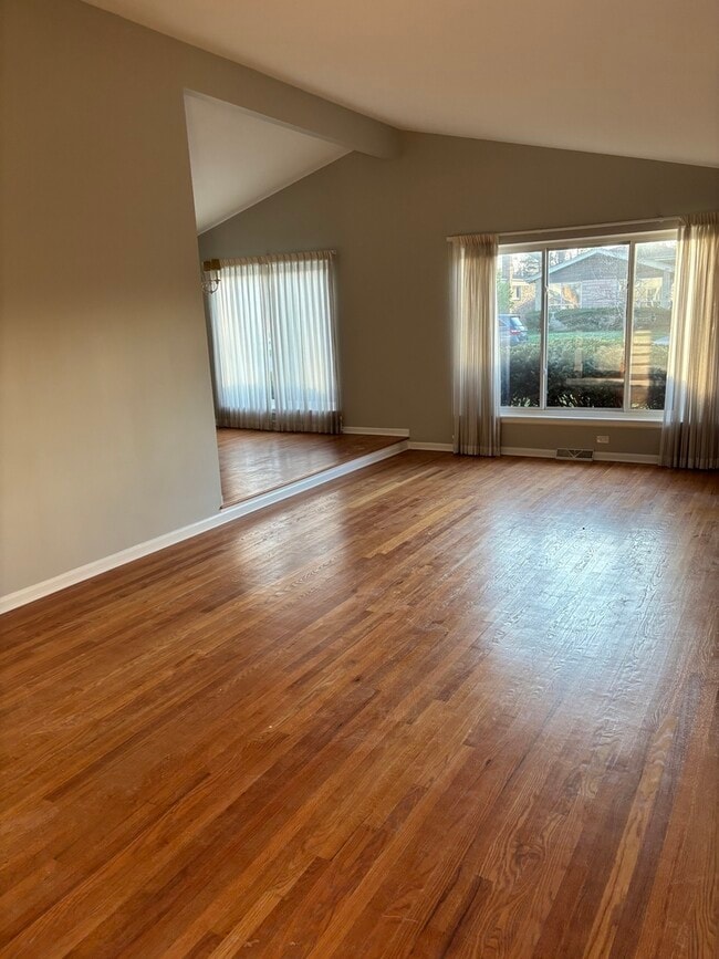 Building Photo - 608 Lavergne Ave