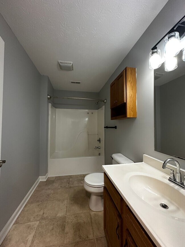 Foto del edificio - Three-Bedroom Ranch Close to Downtown