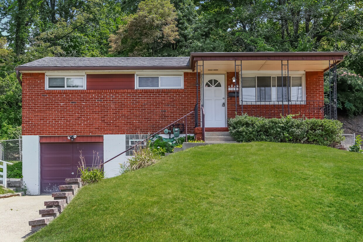 Primary Photo - 740 Heartwood Dr