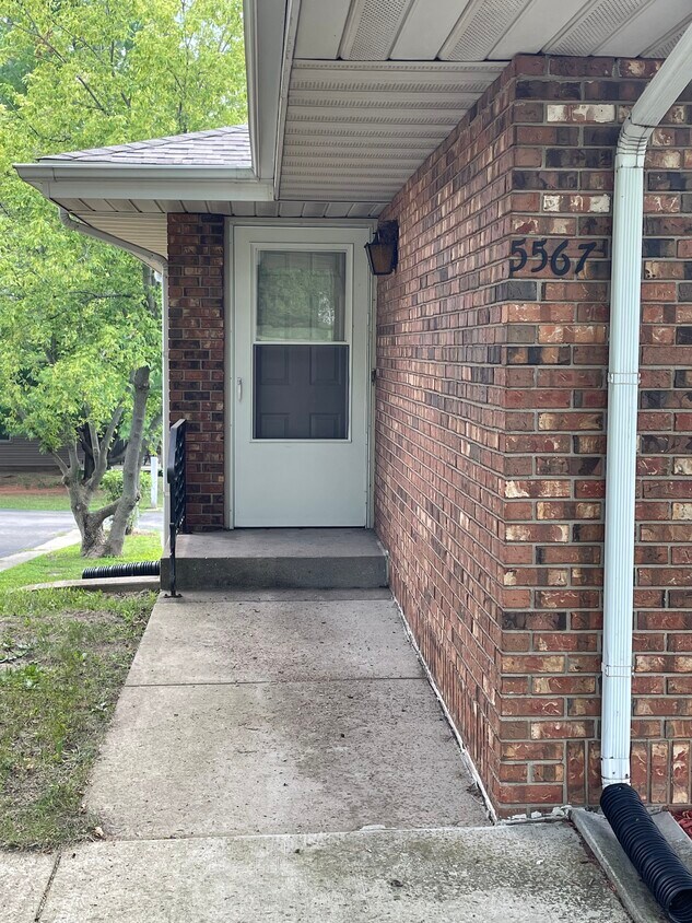 5567 Whispering Way, Loves Park, IL 61111 Townhome Rentals in Loves Park IL