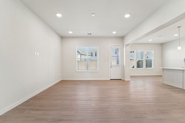 Foto del edificio - 7415 Leighton Mdw Ln