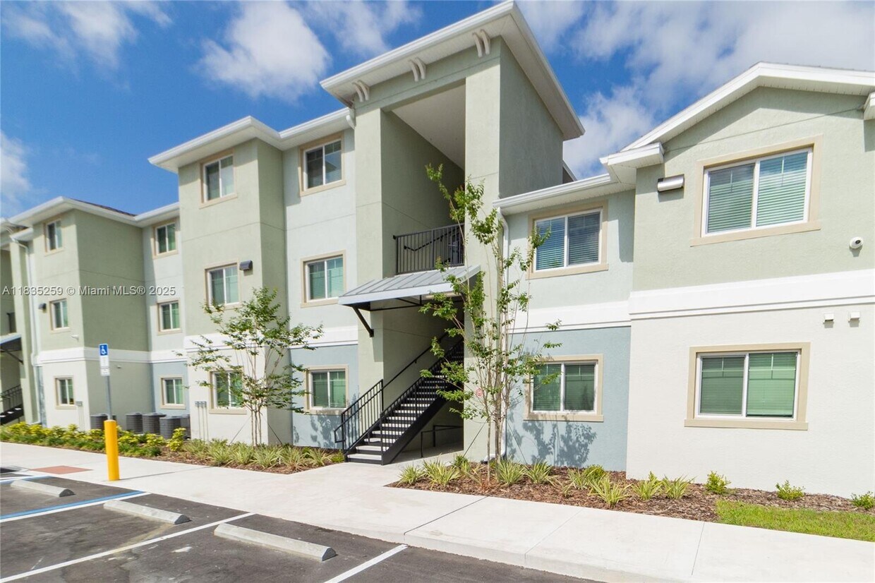 Foto principal - 8271 Tanager Sq