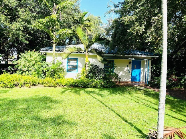 Building Photo - 4724 SW 64th Ct