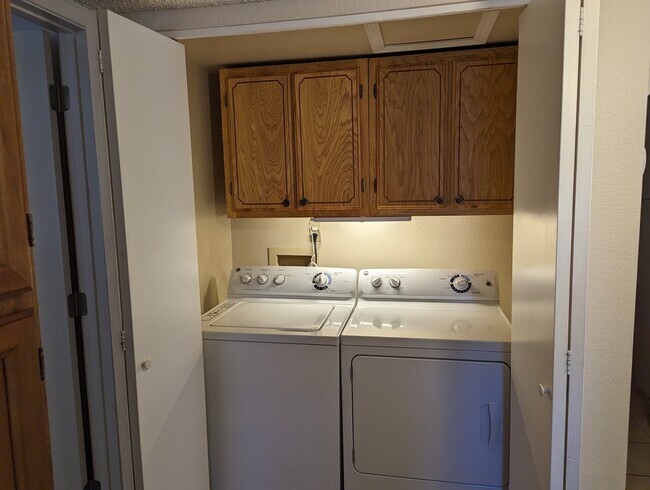 Building Photo - 2178 N Pantano Rd #126