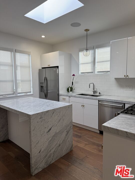 Building Photo - 1009 Palms Blvd