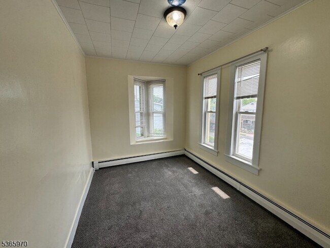 Building Photo - 156 Brown Ave