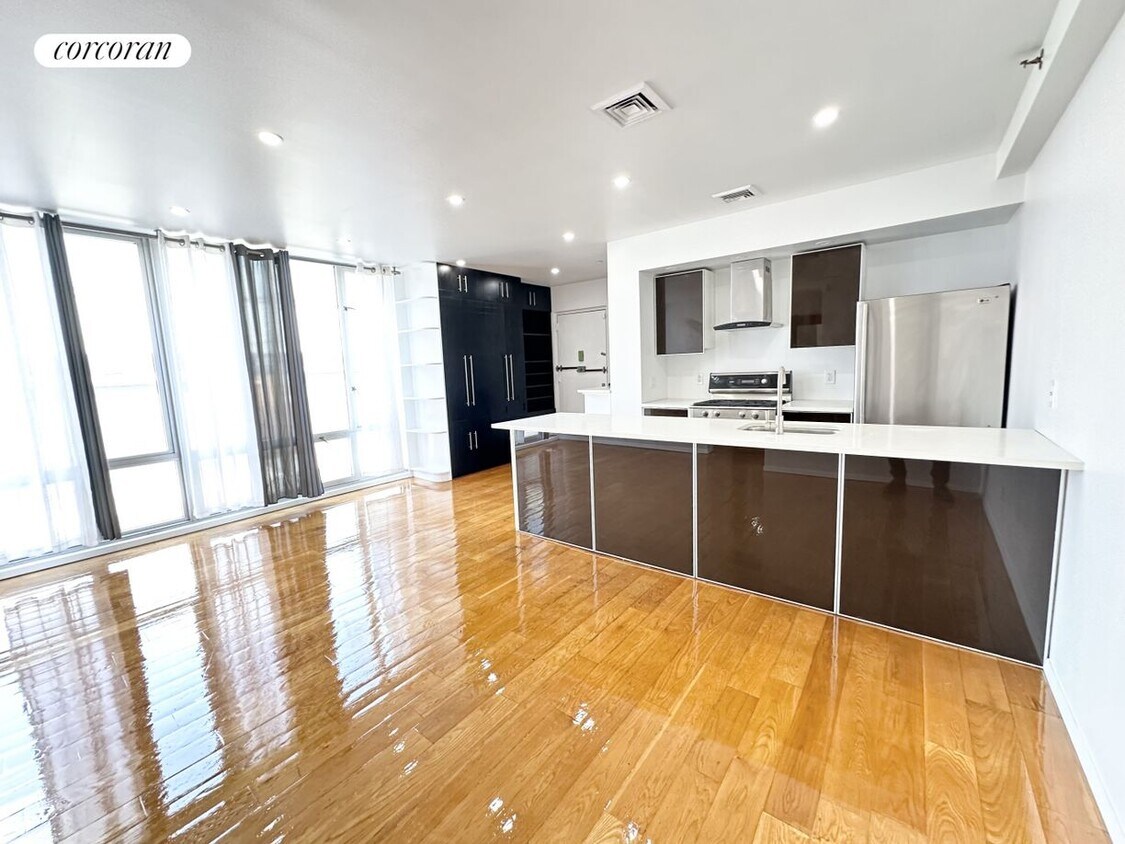 Foto principal - 240 N Henry St