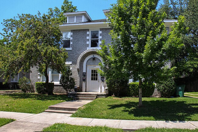 Foto del edificio - 604 W Clay St