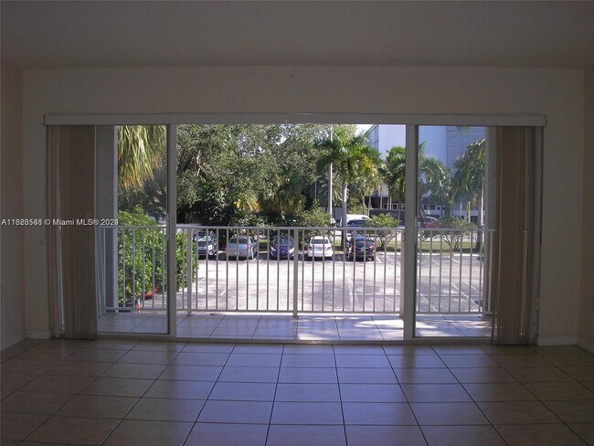 Building Photo - 7725 N Kendall Dr