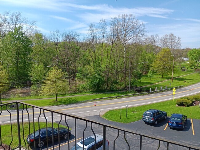 Foto del edificio - Chagrin Falls condo for rent