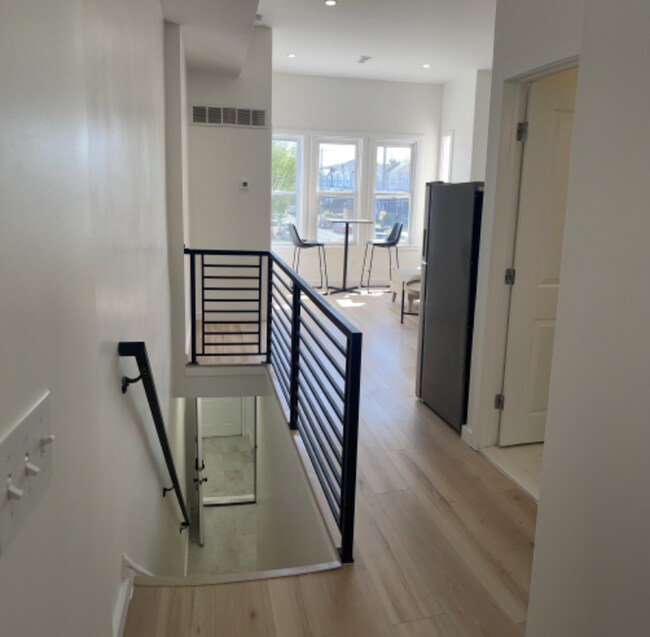 Foto del edificio - 561 W Fisher Ave