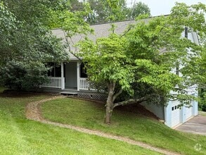 Building Photo - 8 Terri Dr