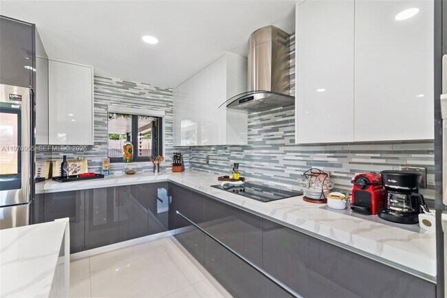 Foto del edificio - 830 SW 93rd Ave