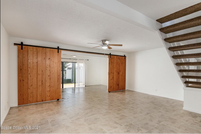 Building Photo - Beachside Townhome with 1 car garage!