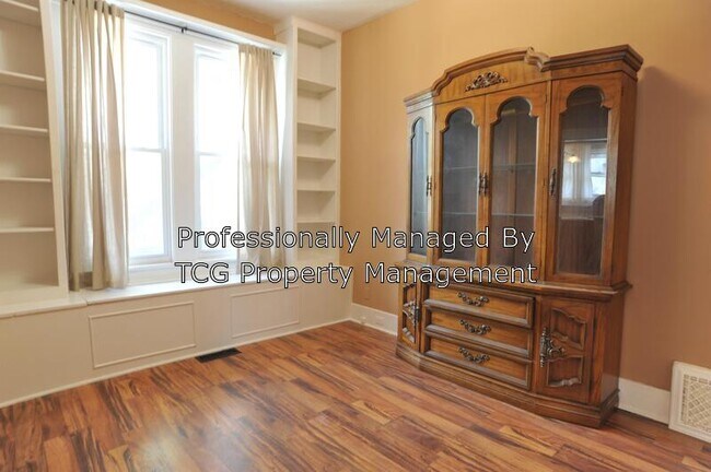 Building Photo - 738 E Main St