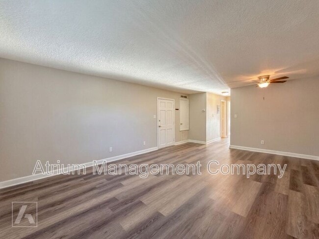 Building Photo - 3325 N Westmoreland Dr