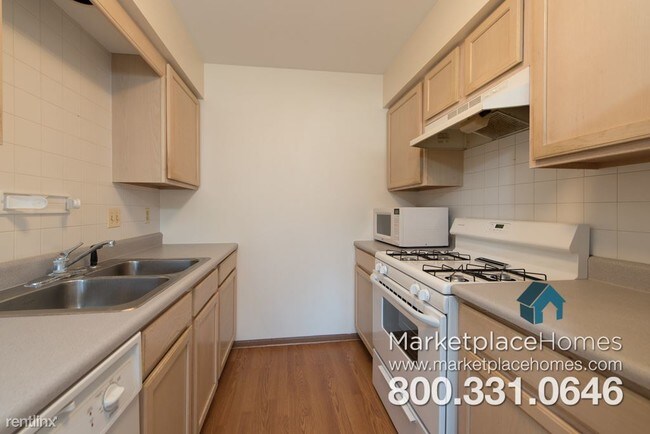 Foto del edificio - 619 Silver Creek Rd